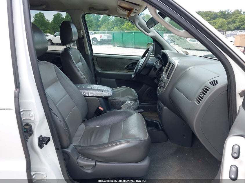 2004 Ford Escape VIN 1FMYU03174KA80852 IAAI salvage auction — NORMAL WEAR, Clear (Alabama), sold $325 on 2026-07-09 (photo 5)