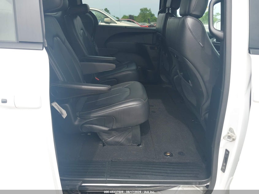 2018 Chrysler Pacifica VIN 2C4RC1BG0JR235942 IAAI salvage auction — HAIL, Clear (Indiana), sold $5,100 on 2026-07-15 (photo 8)