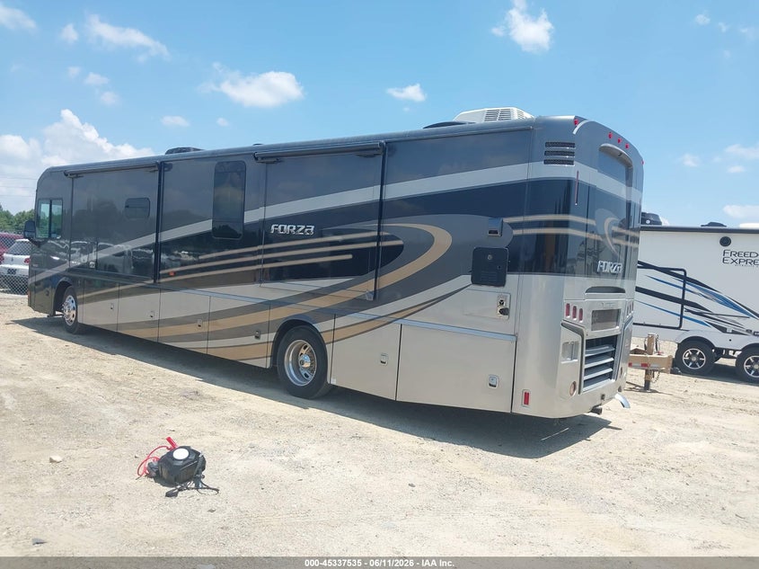 2021 Winnebago Freightliner chassis VIN 4UZACJFC1MCMK8646 IAAI salvage auction — WATER/FLOOD, Salvage (North Carolina), sold $32,250 on 2026-08-12 (photo 3)