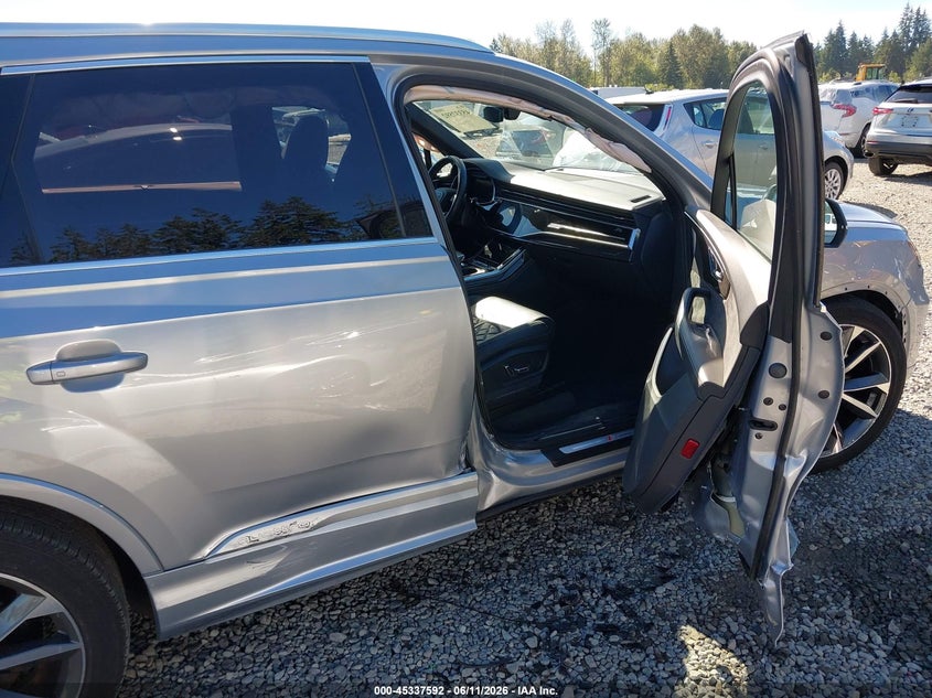 2022 Audi Sq7 VIN WA1VWBF78ND000035 IAAI salvage auction — SIDE, Salvage Title, sold $17,600 on 2026-08-01 (photo 5)