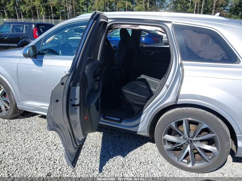 2022 Audi Sq7 VIN WA1VWBF78ND000035 IAAI salvage auction — SIDE, Salvage Title, sold $17,600 on 2026-08-01 (photo 8)
