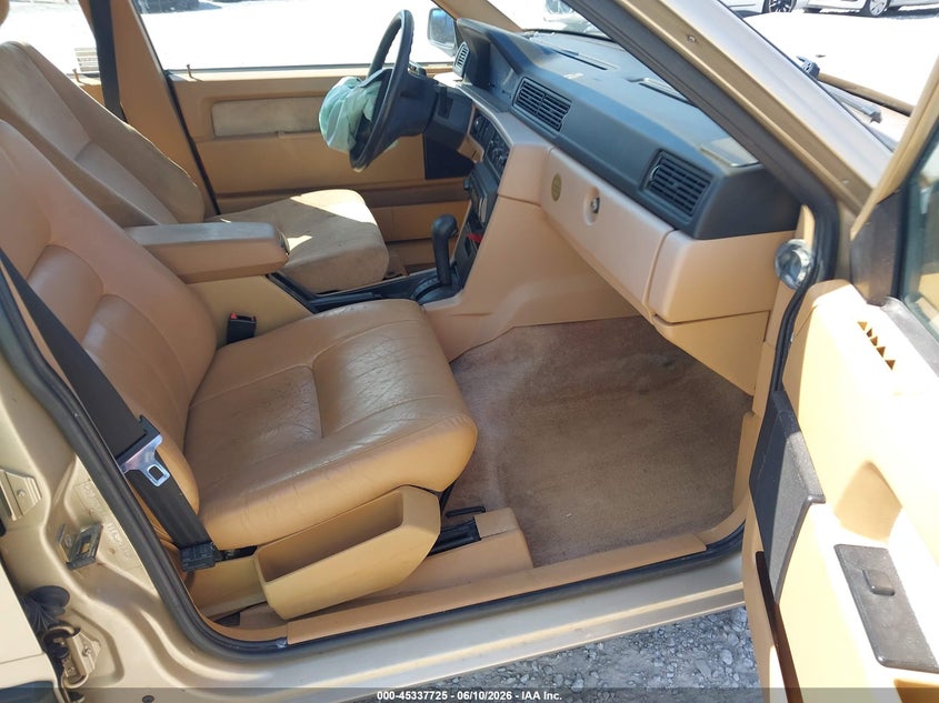 1993 Volvo 940 VIN YV1JS8318P1143603 IAAI salvage auction — UNKNOWN, Rebuildable (Florida), sold $300 on 2026-08-13 (photo 5)
