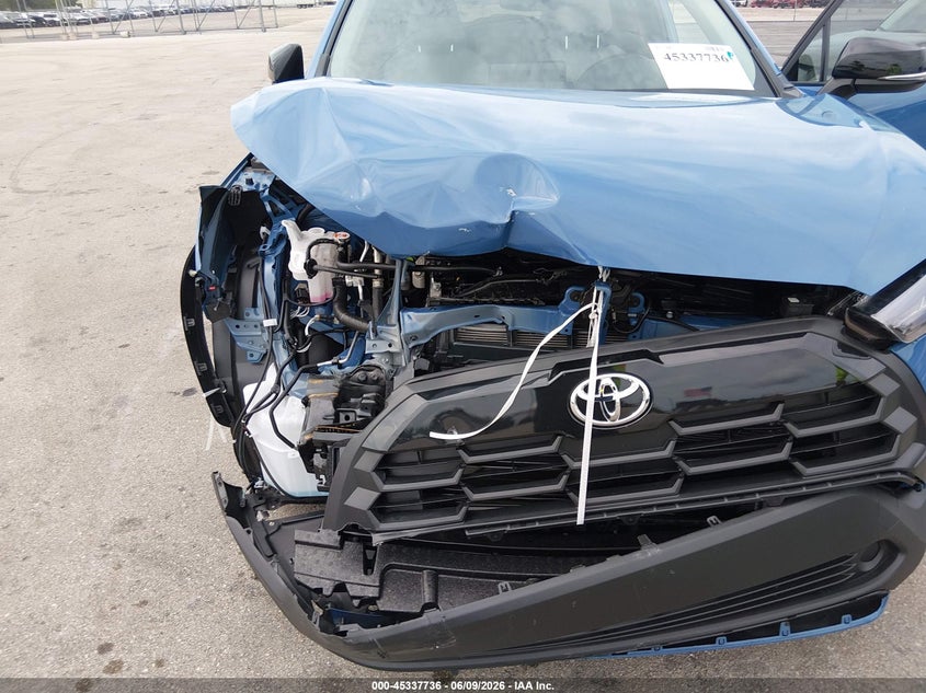 2026 Toyota Corolla cross VIN 7MUCAAAG8TV157293 IAAI salvage auction — RIGHT FRONT, Rebuildable (Florida), sold $10,600 on 2026-07-09 (photo 6)