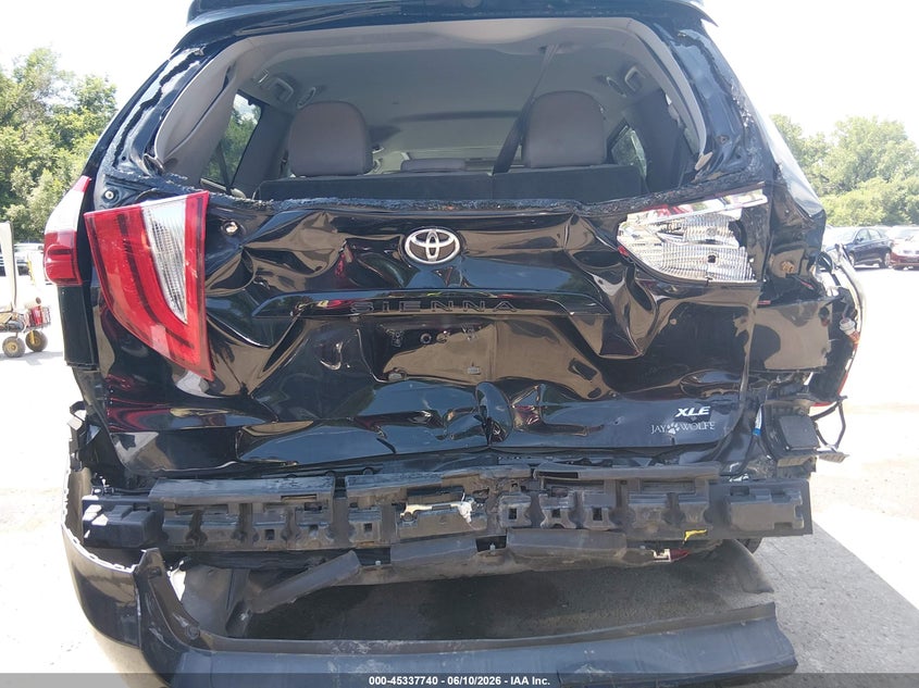 2017 Toyota Sienna VIN 5TDYZ3DC9HS873446 IAAI salvage auction — FRONT & REAR, Salvage (Missouri), sold $3,225 on 2026-07-15 (photo 6)