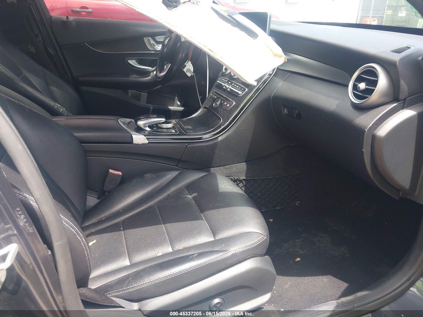 2016 Mercedes-benz C-klasse VIN WDDWF4KB9GR169329 IAAI salvage auction — ROOF, Salvage - Greater Than 75% (Maryland), sold $2,800 on 2026-07-28 (photo 5)