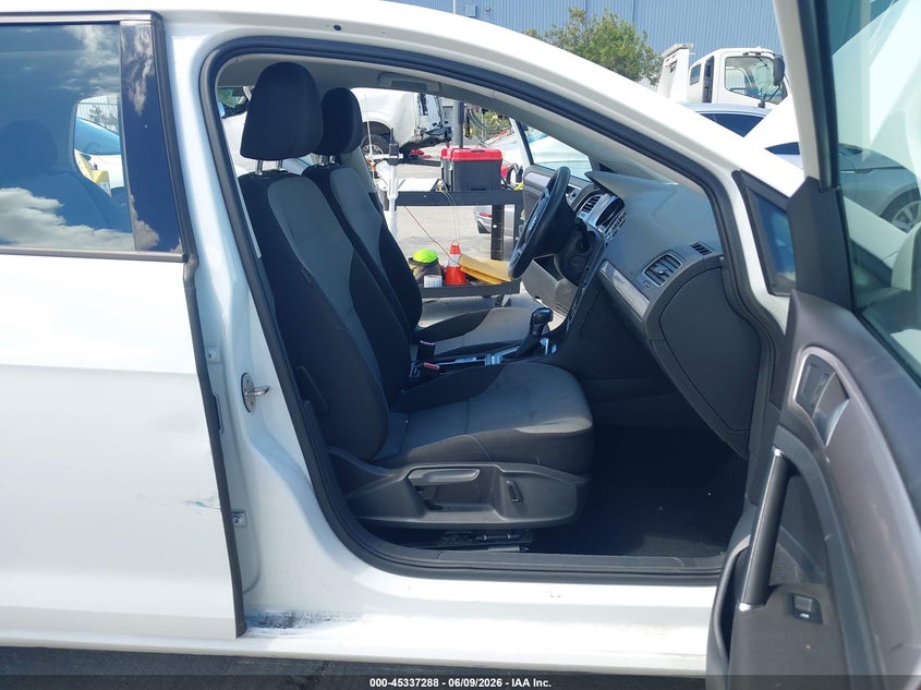 2016 Volkswagen E-golf VIN WVWKP7AU2GW904924 IAAI salvage auction — RIGHT FRONT, Salvage (California), sold $1,350 on 2026-07-06 (photo 5)