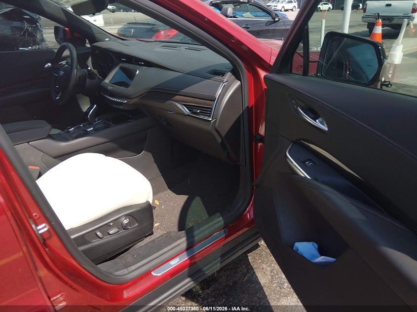 2022 Cadillac Xt4 VIN 1GYFZFR48NF127697 IAAI salvage auction — LEFT SIDE, Salvage (South Carolina), sold $7,600 on 2026-08-01 (photo 5)
