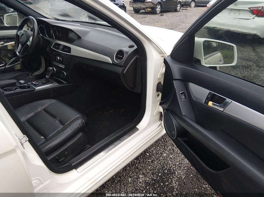 2014 Mercedes-benz C-klasse VIN WDDGF4HB3ER308766 IAAI salvage auction — FRESH WATER, Salvage (South Carolina), sold $500 on 2026-07-28 (photo 5)