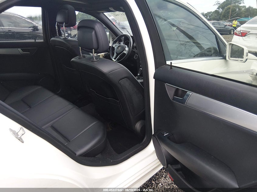2014 Mercedes-benz C-klasse VIN WDDGF4HB3ER308766 IAAI salvage auction — FRESH WATER, Salvage (South Carolina), sold $500 on 2026-07-28 (photo 8)