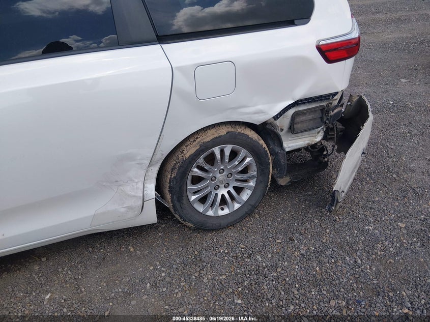 2017 Toyota Sienna VIN 5TDYZ3DC4HS791902 IAAI salvage auction — SIDE, Salvage Title, sold $4,200 on 2026-07-31 (photo 6)