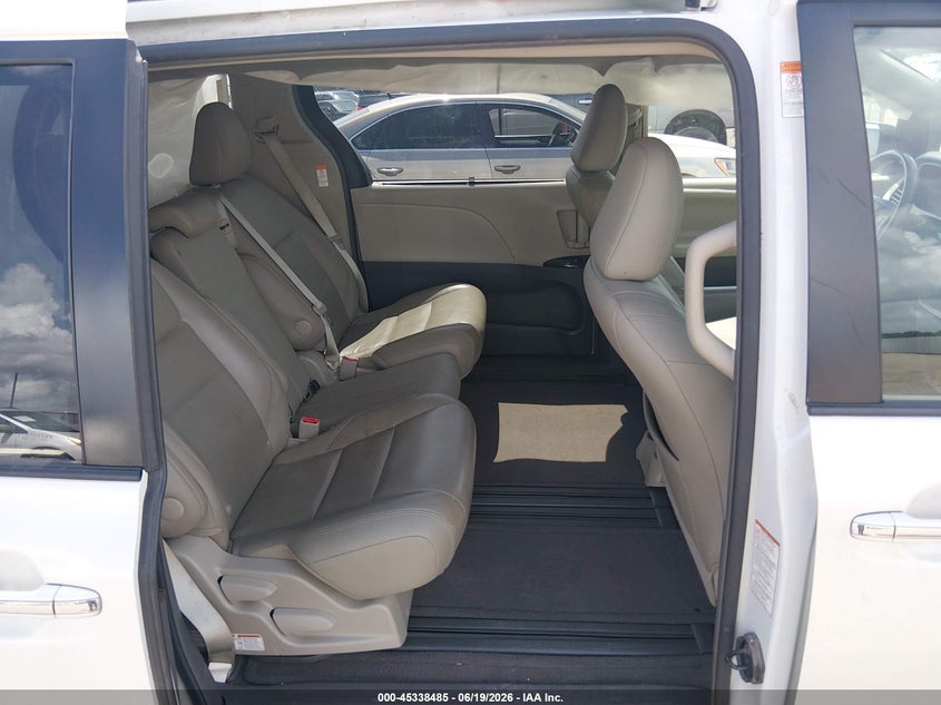 2017 Toyota Sienna VIN 5TDYZ3DC4HS791902 IAAI salvage auction — SIDE, Salvage Title, sold $4,200 on 2026-07-31 (photo 8)