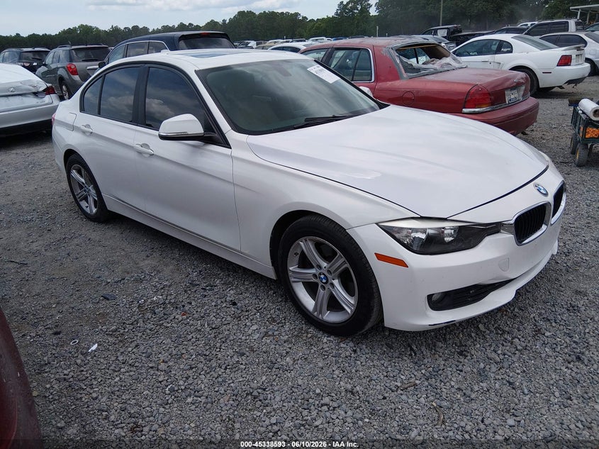 2014 BMW 3er VIN WBA3A5C55EF605129 IAAI salvage auction — LEFT SIDE, Salvage (South Carolina), sold $1,250 on 2026-08-11 (photo 1)