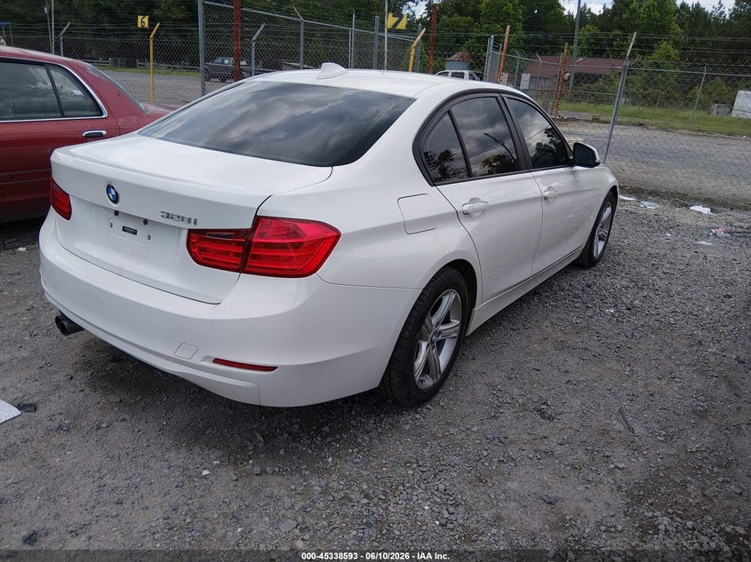 2014 BMW 3er VIN WBA3A5C55EF605129 IAAI salvage auction — LEFT SIDE, Salvage (South Carolina), sold $1,250 on 2026-08-11 (photo 4)