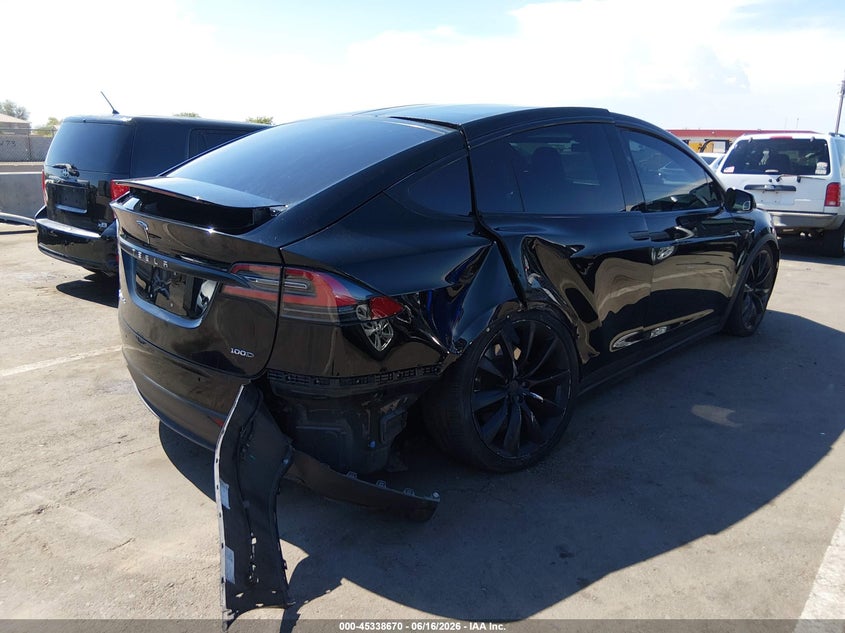 2018 Tesla Model x VIN 5YJXCDE20JF102201 IAAI salvage auction — RIGHT SIDE, Salvage Title, sold $9,625 on 2026-08-01 (photo 4)