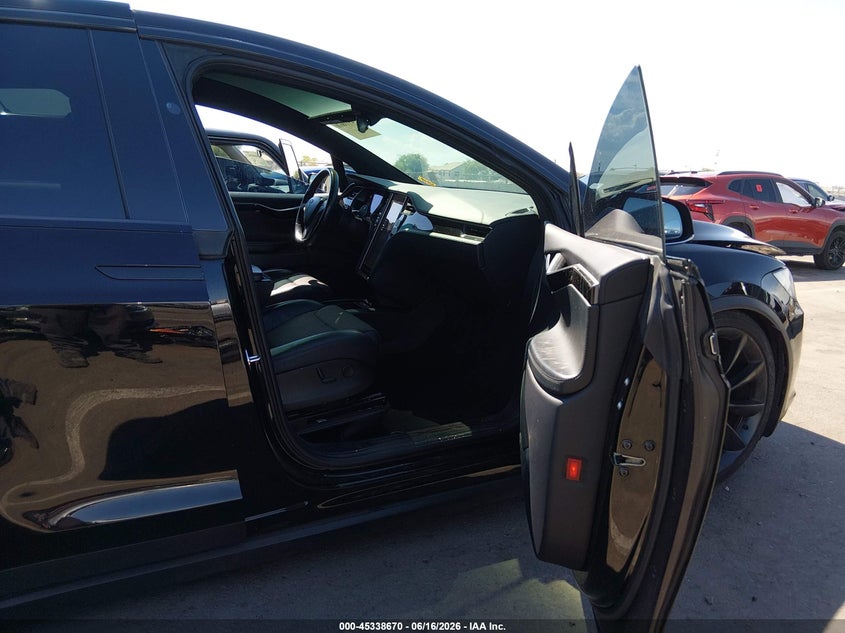 2018 Tesla Model x VIN 5YJXCDE20JF102201 IAAI salvage auction — RIGHT SIDE, Salvage Title, sold $9,625 on 2026-08-01 (photo 5)