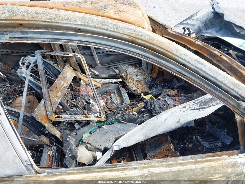 2010 Mercedes-benz E-class VIN WDDHF5GB7AA093610 IAAI salvage auction — TOTAL BURN, Non-Repairable (Virginia), sold $300 on 2026-07-14 (photo 5)
