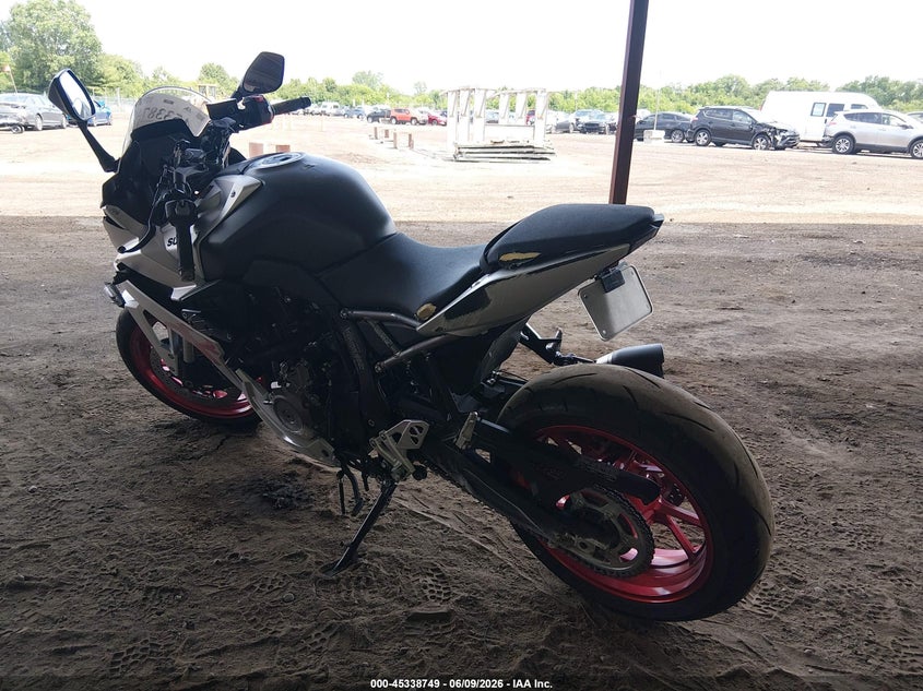 2024 Suzuki Gsx VIN JS1EM13B3R7100668 IAAI salvage auction — SIDE, Salvage (Ohio), sold $1,150 on 2026-07-28 (photo 3)
