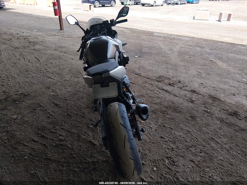 2024 Suzuki Gsx VIN JS1EM13B3R7100668 IAAI salvage auction — SIDE, Salvage (Ohio), sold $1,150 on 2026-07-28 (photo 6)