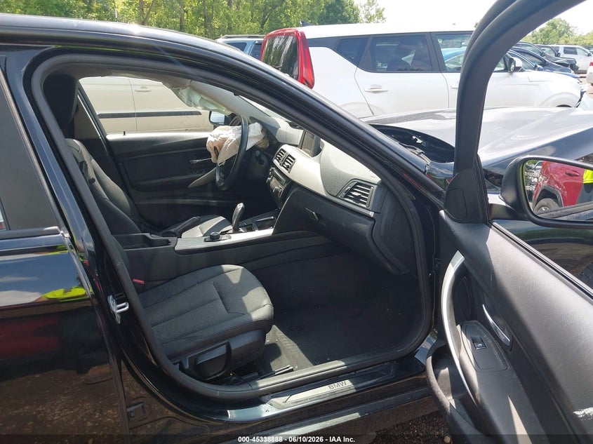 2017 BMW 3er VIN WBA8E5G31HNU44517 IAAI salvage auction — FRONT END, Salvage (Ohio), sold $475 on 2026-07-07 (photo 5)