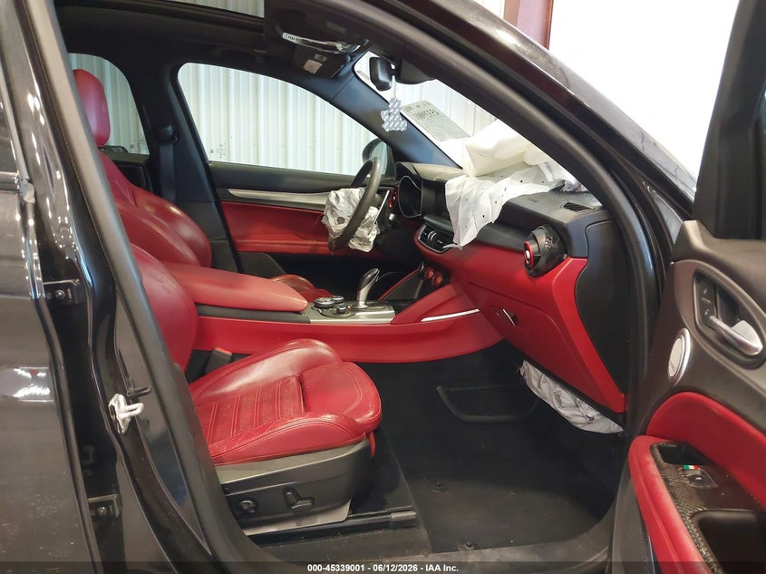 2018 Alfa romeo Stelvio VIN ZASFAKNN5J7B98677 IAAI salvage auction — UNKNOWN, Salvage Title, sold $900 on 2026-09-15 (photo 5)