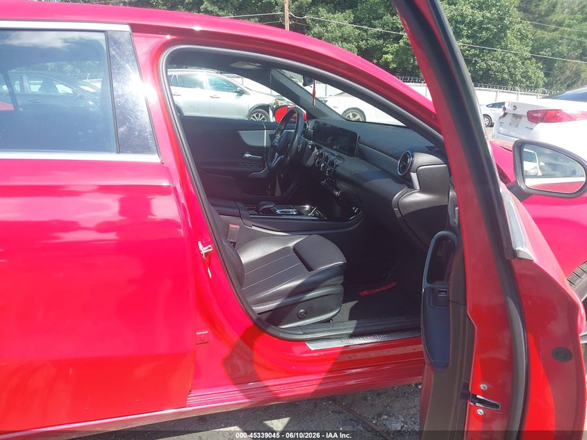 2019 Mercedes-benz A-klasse VIN WDD3G4EB0KW026310 IAAI salvage auction — REAR END, Salvage Title, sold $4,750 on 2026-08-19 (photo 5)