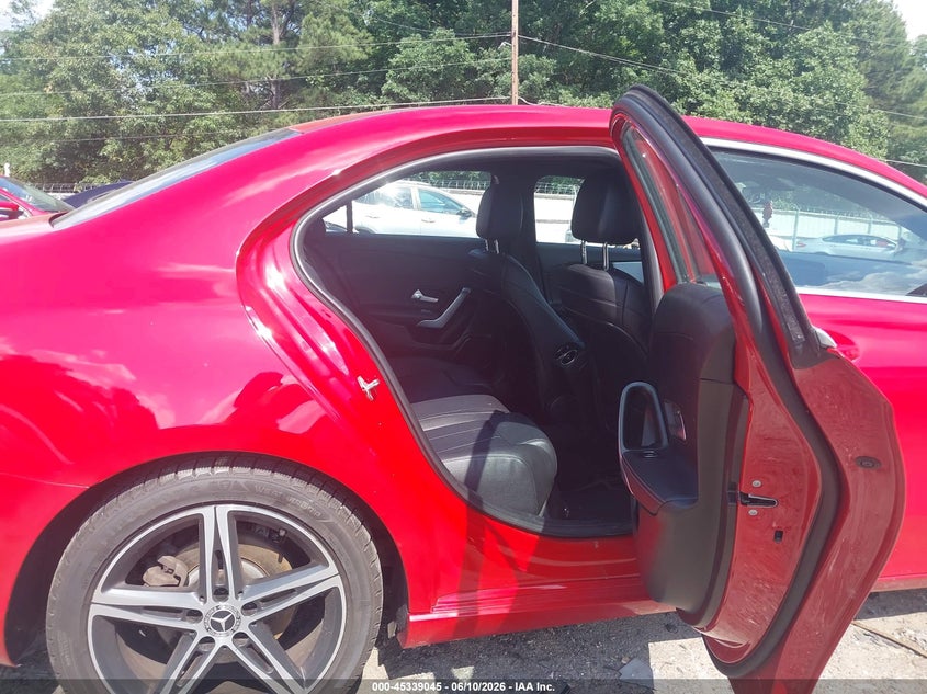 2019 Mercedes-benz A-klasse VIN WDD3G4EB0KW026310 IAAI salvage auction — REAR END, Salvage Title, sold $4,750 on 2026-08-19 (photo 8)
