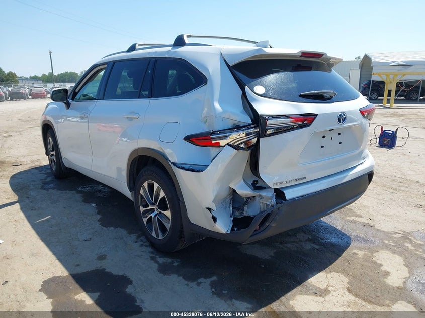 2022 Toyota Highlander VIN 5TDGBRCH4NS550952 IAAI salvage auction — REAR END, Salvage (Virginia), sold $19,700 on 2026-07-17 (photo 3)