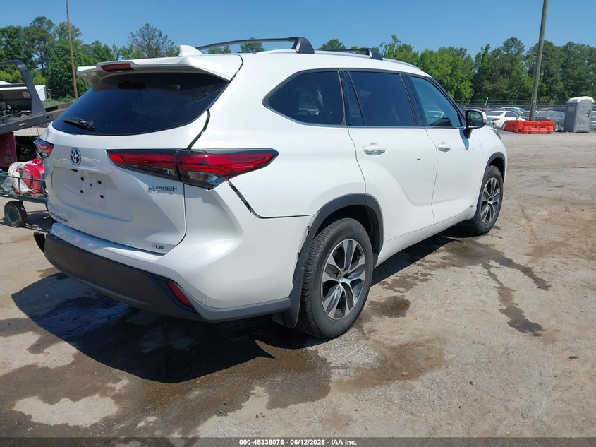 2022 Toyota Highlander VIN 5TDGBRCH4NS550952 IAAI salvage auction — REAR END, Salvage (Virginia), sold $19,700 on 2026-07-17 (photo 4)