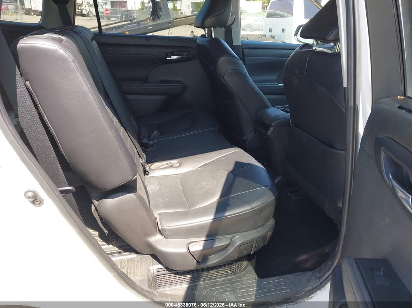 2022 Toyota Highlander VIN 5TDGBRCH4NS550952 IAAI salvage auction — REAR END, Salvage (Virginia), sold $19,700 on 2026-07-17 (photo 8)