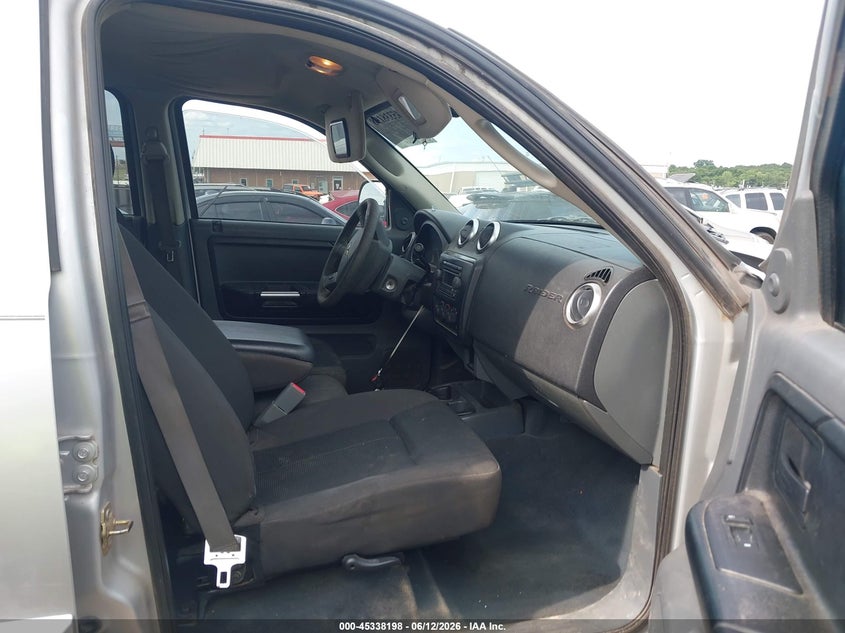 2006 Mitsubishi Raider VIN 1Z7HC38K36S561733 IAAI salvage auction — RIGHT FRONT, Junk (Oklahoma), sold $850 on 2026-08-01 (photo 5)