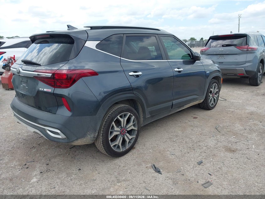 2021 Kia Seltos VIN KNDETCA22M7150011 IAAI salvage auction — SIDE, Salvage Title, sold $3,300 on 2026-08-02 (photo 4)