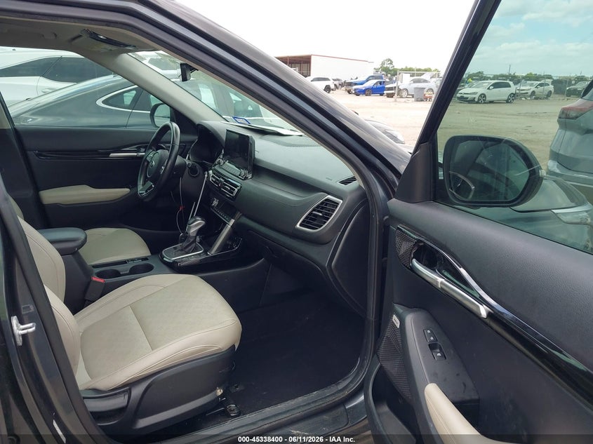 2021 Kia Seltos VIN KNDETCA22M7150011 IAAI salvage auction — SIDE, Salvage Title, sold $3,300 on 2026-08-02 (photo 5)