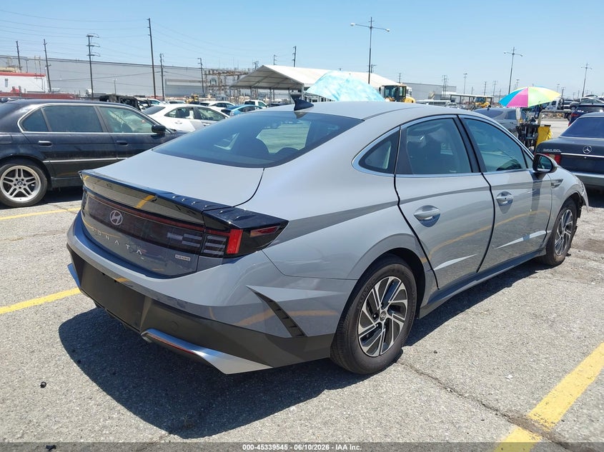 2026 Hyundai Sonata VIN KMHL24JJ8TA143391 IAAI salvage auction — RIGHT SIDE, Salvage (California), sold $8,475 on 2026-07-28 (photo 4)