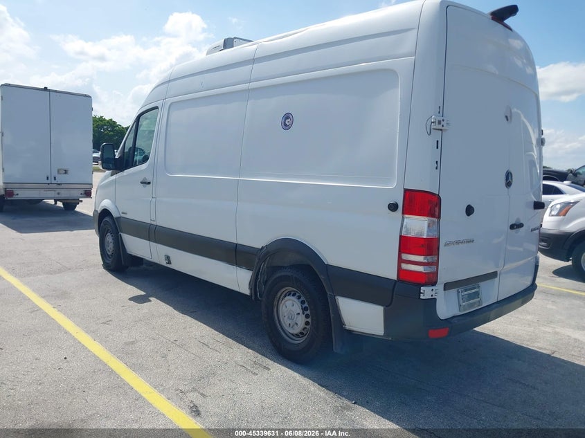 2016 Mercedes-benz Sprinter VIN WD3PE7DD9GP177857 IAAI salvage auction — NORMAL WEAR, Clear (Florida), sold $5,100 on 2026-07-09 (photo 3)