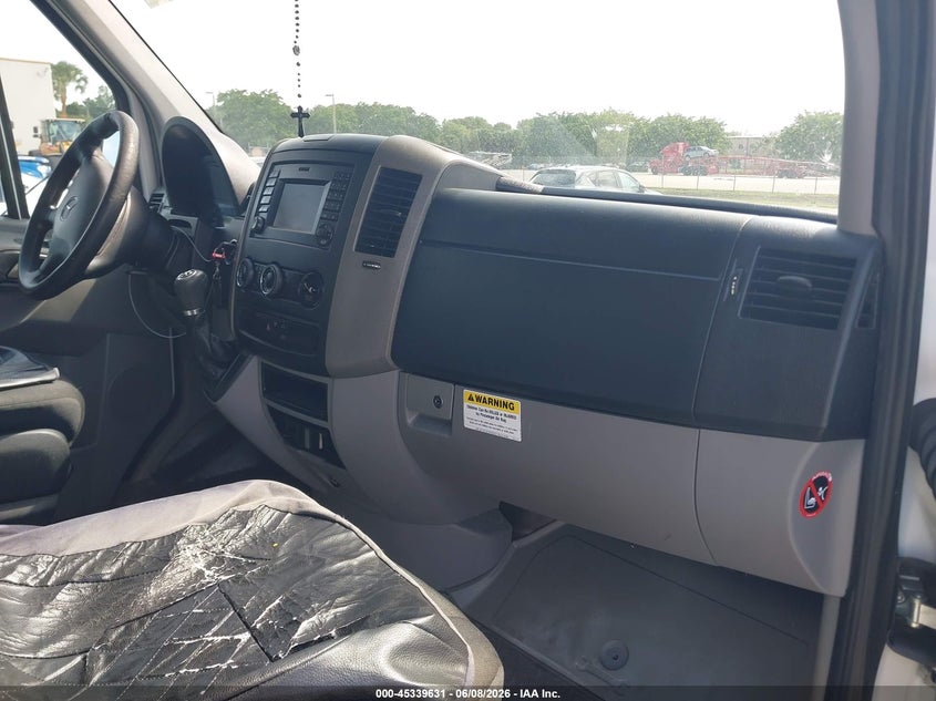 2016 Mercedes-benz Sprinter VIN WD3PE7DD9GP177857 IAAI salvage auction — NORMAL WEAR, Clear (Florida), sold $5,100 on 2026-07-09 (photo 5)