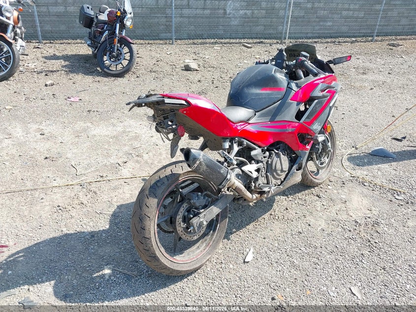 2025 Kawasaki Ninja VIN ML5EXGJ16SDA70631 IAAI salvage auction — ALL OVER, Salvage (Ohio), sold $1,500 on 2026-07-15 (photo 4)