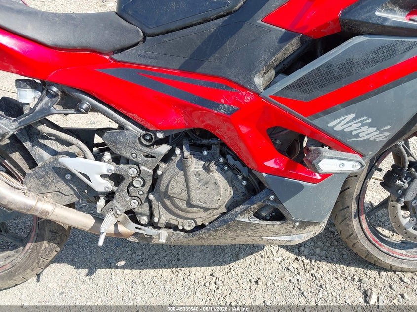2025 Kawasaki Ninja VIN ML5EXGJ16SDA70631 IAAI salvage auction — ALL OVER, Salvage (Ohio), sold $1,500 on 2026-07-15 (photo 8)