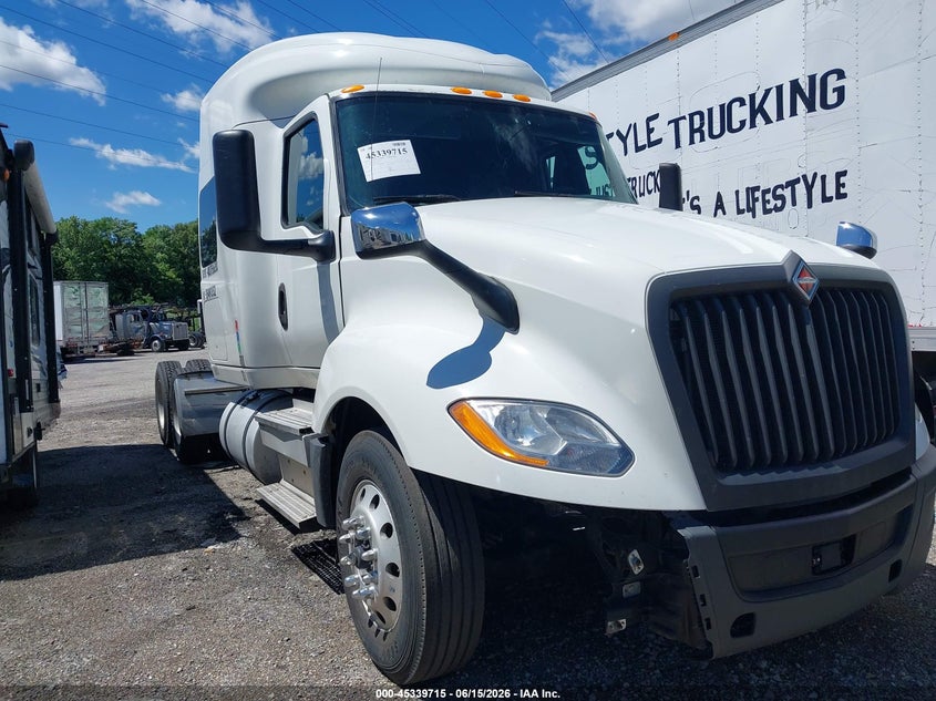 2020 International VIN 3HSDZAPR8LN822355 — IAAI salvage auction photo