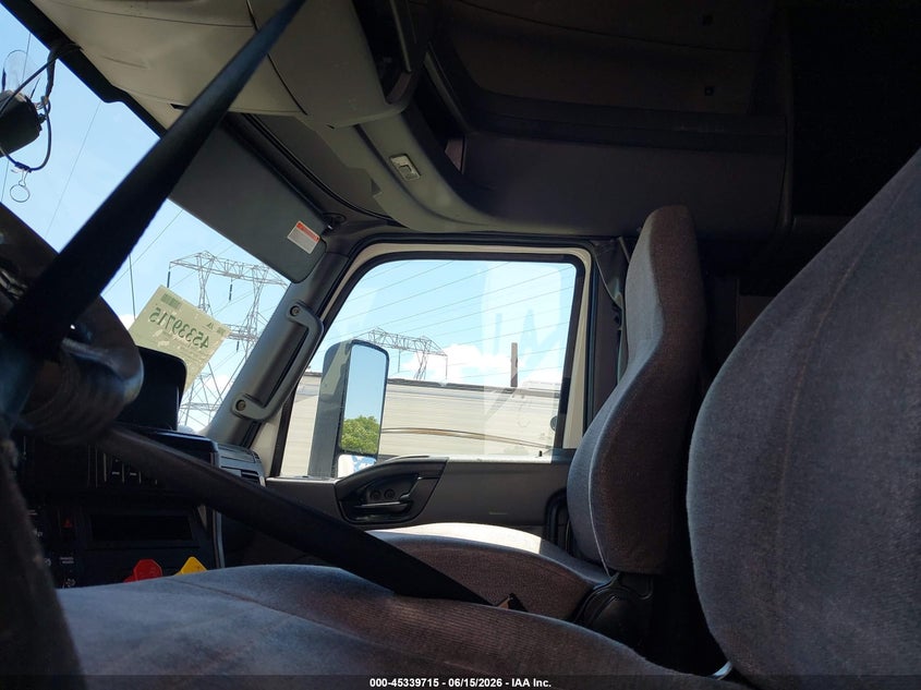 2020 International VIN 3HSDZAPR8LN822355 IAAI salvage auction — FRONT END, Salvage Title, sold $9,450 on 2026-08-26 (photo 7)