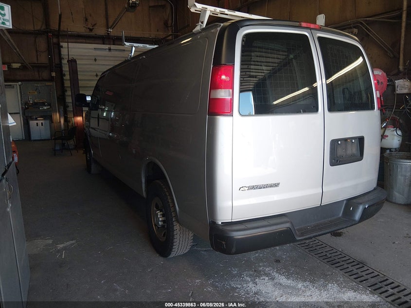 2018 Chevrolet Express 3500 VIN 1GCZGHFP8J1341924 IAAI salvage auction — NORMAL WEAR, SF97 (Rhode Island), sold $17,400 on 2026-07-31 (photo 3)