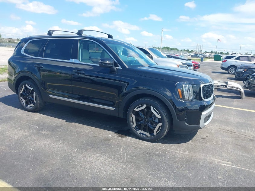 2025 Kia Telluride VIN 5XYP34GC5SG648282 IAAI salvage auction — WATER/FLOOD, Salvage Title, sold $3,950 on 2026-07-23 (photo 1)