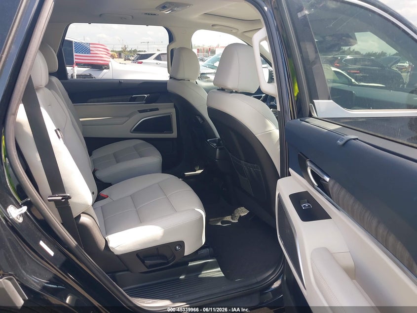 2025 Kia Telluride VIN 5XYP34GC5SG648282 IAAI salvage auction — WATER/FLOOD, Salvage Title, sold $3,950 on 2026-07-23 (photo 8)