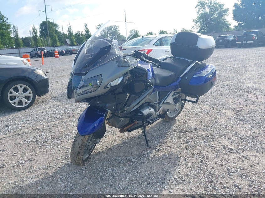 2016 BMW R 1200 VIN WB10A1308GZ194407 IAAI salvage auction — LEFT FRONT, Salvage (Missouri), sold $5,400 on 2026-07-07 (photo 2)