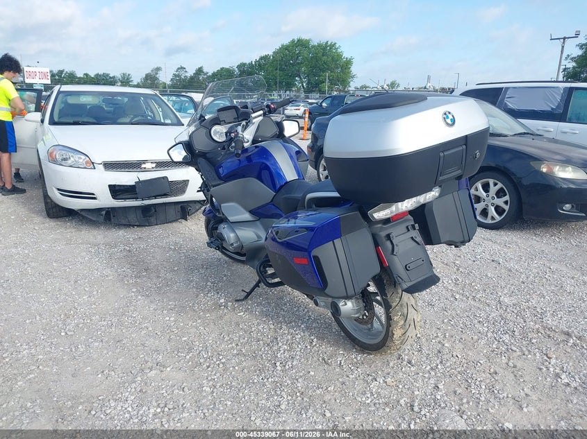 2016 BMW R 1200 VIN WB10A1308GZ194407 IAAI salvage auction — LEFT FRONT, Salvage (Missouri), sold $5,400 on 2026-07-07 (photo 3)