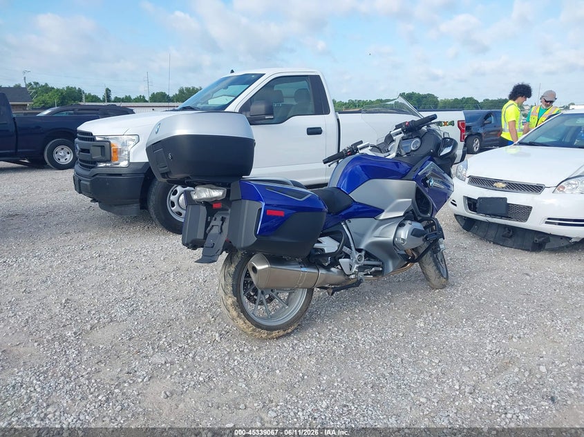 2016 BMW R 1200 VIN WB10A1308GZ194407 IAAI salvage auction — LEFT FRONT, Salvage (Missouri), sold $5,400 on 2026-07-07 (photo 4)