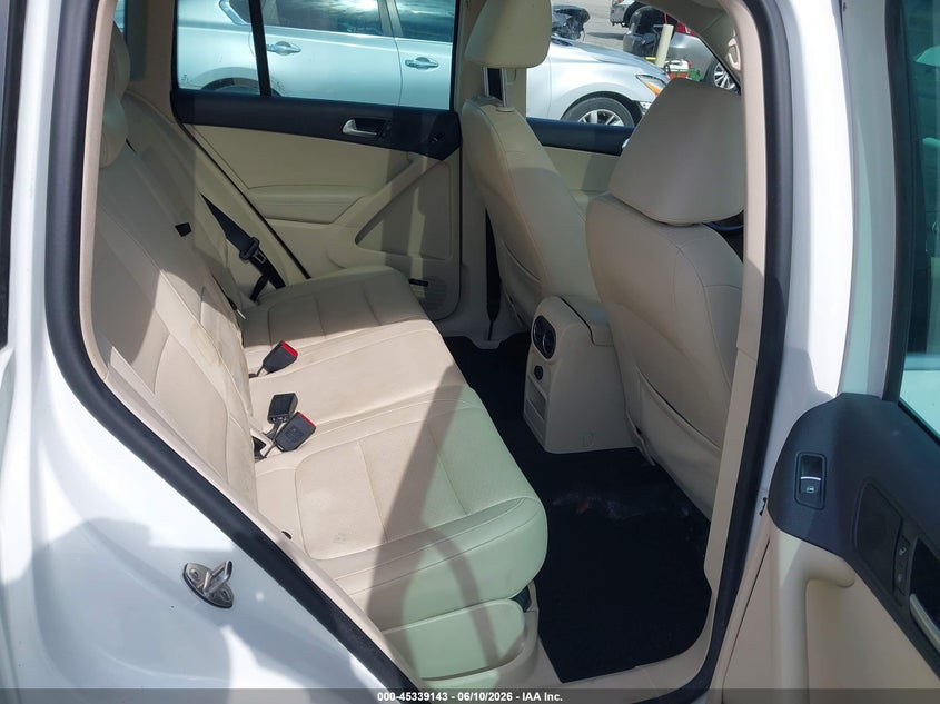 2015 Volkswagen Tiguan VIN WVGBV7AX6FW101849 IAAI salvage auction — NORMAL WEAR, Salvage Title, sold $925 on 2026-07-27 (photo 8)
