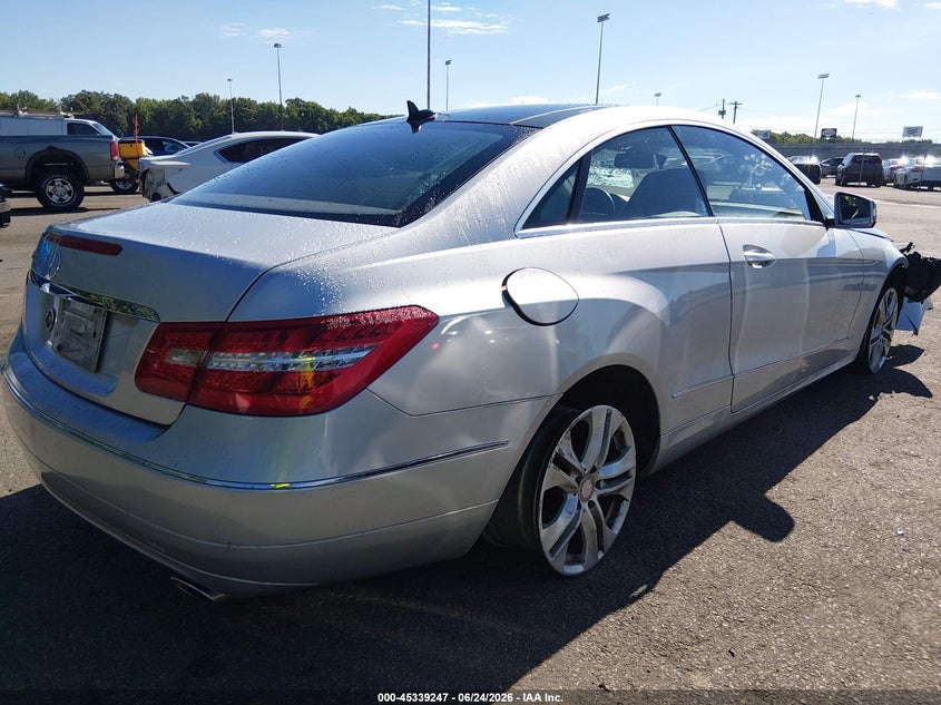 2011 Mercedes-benz E-class VIN WDDKJ5GB7BF087833 IAAI salvage auction — NORMAL WEAR, Clear (New Jersey), sold $600 on 2026-07-20 (photo 4)