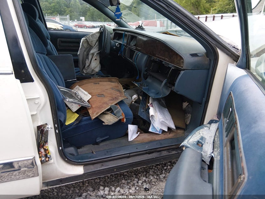 1992 Buick Roadmaster VIN 1G4BN5373NR468318 IAAI salvage auction — BIOHAZARD/CHEMICAL, Salvage (Alabama), sold $325 on 2026-07-12 (photo 5)