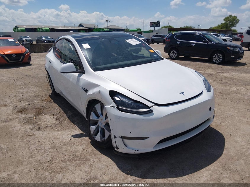 2024 Tesla Model y VIN 7SAYGDEE3RA282370 — IAAI salvage auction photo