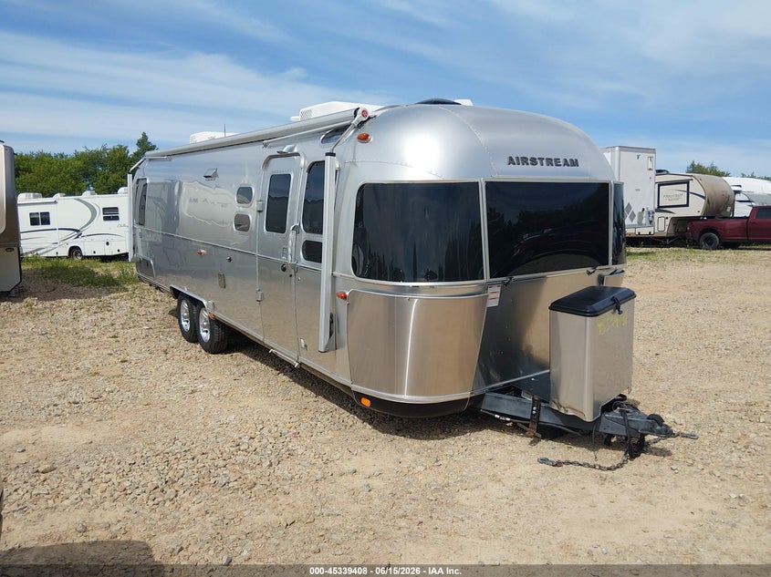 2023 Airstream Classic VIN 1STJBYP24PJ567760 IAAI salvage auction — FRAME DAMAGE, Salvage (Wisconsin), sold $31,500 on 2026-07-16 (photo 1)